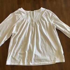 Croft & Barrow Women's Off White top size M